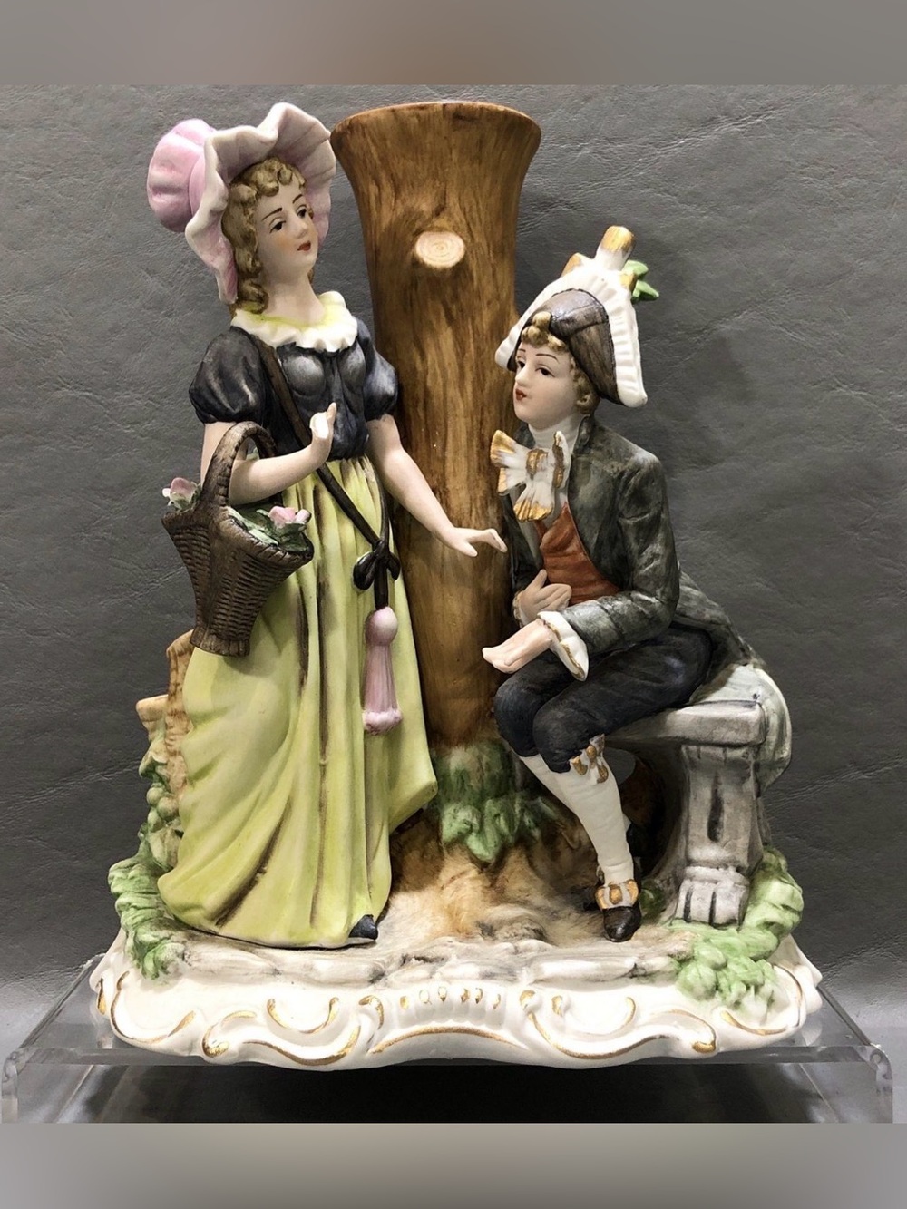 Vintage Porcelain Bud Vase Of Colonial Courting Couple Figurine **read**